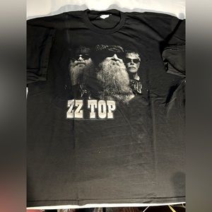 Men's ZZ Top band T shirt in size xxl, worn once no stains and no rips.